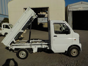 It is a picture of the white suzuki carry dump in 2005,First Photo Stock No.Y035197