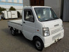 It is a picture of the white suzuki carry truck in 2005,Sub Photo 0 Stock No.Y035286