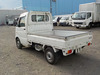 It is a picture of the white suzuki carry truck in 2005,Sub Photo 3 Stock No.Y035286