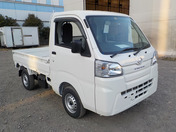 It is a picture of the white daihatsu hijet truck in 2020,First Photo Stock No.Y035465