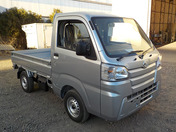 It is a picture of the silver daihatsu hijet truck in 2020,First Photo Stock No.Y035507