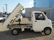 It is a picture of the white suzuki carry dump in 2010,First Photo Stock No.Y035625