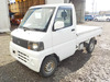 It is a picture of the white mitsubishi minicab truck in 2005,Sub Photo 1 Stock No.Y035626