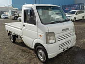 It is a picture of the white suzuki carry truck in 2007,First Photo Stock No.Y035648