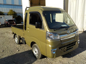 It is a picture of the khaki daihatsu hijet truck in 2020,First Photo Stock No.Y035812