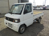 It is a picture of the white nissan clipper truck in 2004,Sub Photo 1 Stock No.Y035838