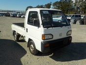 It is a picture of the white honda acty  truck in 1992,First Photo Stock No.Y035865