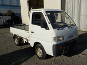 It is a picture of the white suzuki carry truck in 1995,First Photo Stock No.Y035977