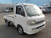 It is a picture of the white daihatsu hijet truck in 2003,Sub Photo 0 Stock No.Y035993