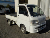 It is a picture of the white daihatsu hijet truck in 2003,First Photo Stock No.Y036029