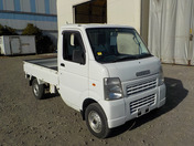 It is a picture of the white suzuki carry truck in 2006,First Photo Stock No.Y036034