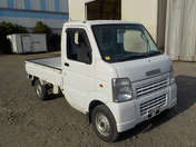 It is a picture of the white suzuki carry truck in 2004,First Photo Stock No.Y036050