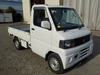 It is a picture of the white mitsubishi minicab truck in 2004,Sub Photo 0 Stock No.Y036052
