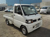 It is a picture of the white nissan clipper truck in 2006,Sub Photo 0 Stock No.Y036192