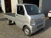 It is a picture of the silver suzuki carry truck in 2013,First Photo Stock No.Y036281
