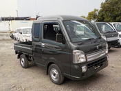 It is a picture of the green suzuki carry jumbo in 2020,First Photo Stock No.Y036292