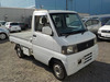 It is a picture of the white mitsubishi minicab truck in 2001,Sub Photo 0 Stock No.Y036376