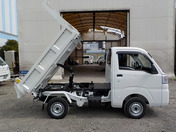 It is a picture of the white daihatsu hijet dump in 2020,First Photo Stock No.Y036700