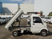 It is a picture of the white suzuki carry dump in 2013,First Photo Stock No.Y036956