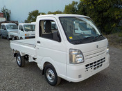 It is a picture of the white suzuki carry truck in 2020,First Photo Stock No.Y037096
