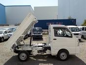 It is a picture of the white suzuki carry dump in 2021,First Photo Stock No.Y037155