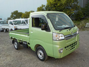 It is a picture of the green daihatsu hijet truck in 2017,First Photo Stock No.Y037156
