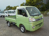 It is a picture of the green daihatsu hijet truck in 2017,Sub Photo 0 Stock No.Y037156
