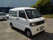 It is a picture of the white mitsubishi minicab passenger van in 2003,First Photo Stock No.Y037267