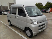 It is a picture of the silver daihatsu hijet  deck van in 2007,First Photo Stock No.Y037604