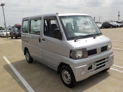 It is a picture of the silver nissan clipper passenger van in 2005,First Photo Stock No.Y037869