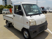 It is a picture of the white mitsubishi minicab truck in 1999,First Photo Stock No.Y037955
