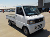 It is a picture of the white mitsubishi minicab  truck in 2001,Sub Photo 0 Stock No.Y038204