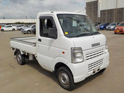 It is a picture of the white suzuki carry truck in 2005,First Photo Stock No.Y038207