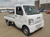 It is a picture of the white suzuki carry truck in 2005,Sub Photo 0 Stock No.Y038207