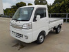 It is a picture of the white daihatsu hijet truck in 2015,Sub Photo 1 Stock No.Y038242