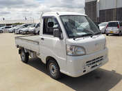 It is a picture of the white daihatsu hijet  truck in 2005,First Photo Stock No.Y038436