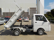 It is a picture of the white daihatsu hijet  dump in 2016,First Photo Stock No.Y038437