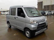 It is a picture of the silver daihatsu hijet deck van in 2019,First Photo Stock No.Y038586
