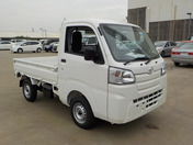It is a picture of the white daihatsu hijet truck in 2021,First Photo Stock No.Y038745