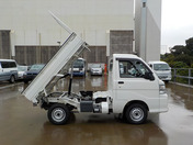 It is a picture of the white daihatsu hijet dump in 2013,First Photo Stock No.Y038755