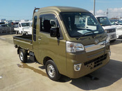 It is a picture of the green daihatsu hijet jumbo in 2017,First Photo Stock No.Y039004