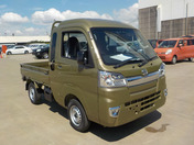 It is a picture of the  khaki  daihatsu hijet jumbo in 2021,First Photo Stock No.Y039120