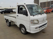 It is a picture of the white daihatsu hijet truck in 2000,First Photo Stock No.Y039685
