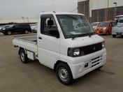 It is a picture of the white mitsubishi minicab truck in 2006,First Photo Stock No.Y039781