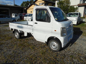 It is a picture of the white suzuki carry truck in 2005,First Photo Stock No.Y039864