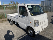 It is a picture of the white suzuki carry truck in 2013,First Photo Stock No.Y040124