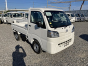 It is a picture of the white daihatsu hijet truck in 2021,First Photo Stock No.Y040150