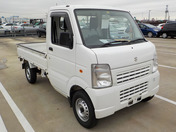It is a picture of the white suzuki carry truck in 2011,First Photo Stock No.Y040318