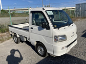 It is a picture of the white daihatsu hijet truck in 2000,First Photo Stock No.Y040319