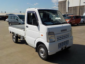 It is a picture of the white suzuki carry truck in 2003,First Photo Stock No.Y040358